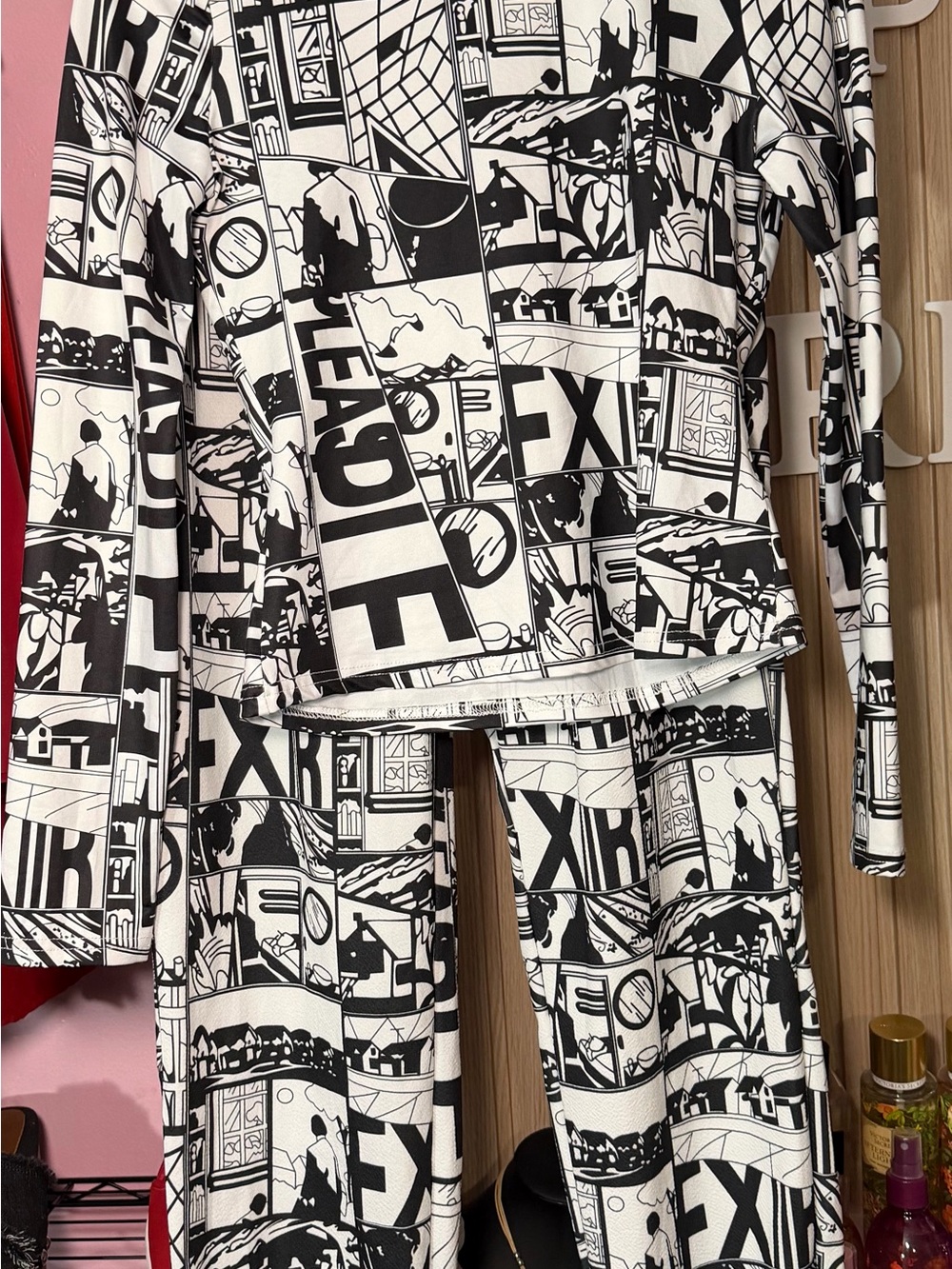 SHEIN Black and White Graphic Print Two-Piece Lounge Set - Picture 7 of 8